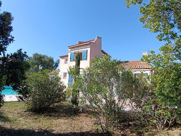 Six-fours le Brusc Maison T6 d'environ 150 m² sur terrain plat de 1503 m²