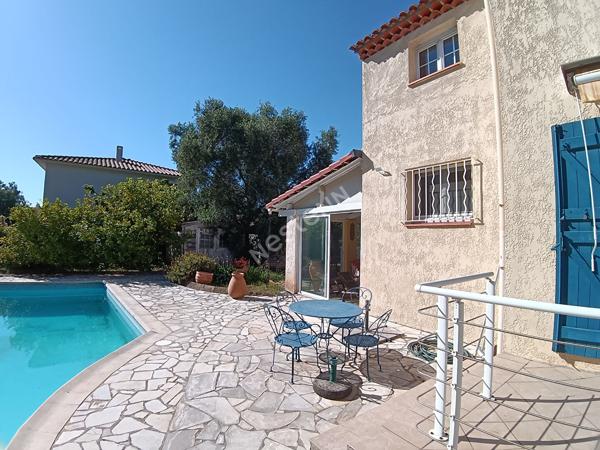 Six-fours le Brusc Maison T6 d'environ 150 m² sur terrain plat de 1503 m²