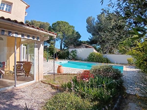 Six-fours le Brusc Maison T6 d'environ 150 m² sur terrain plat de 1503 m²