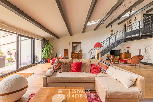 Loft industriel avec grand garage et terrasse plein Ouest