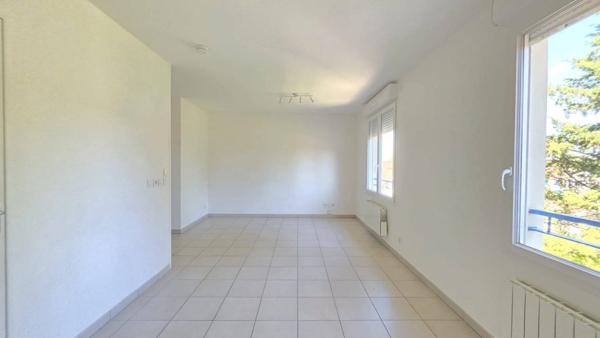 Studio de 27,60 m² - parking en sous-sol - Secteur Eglise