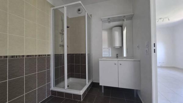 Studio de 27,60 m² - parking en sous-sol - Secteur Eglise
