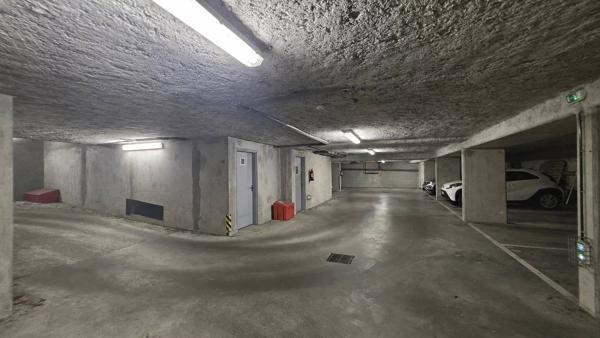 Studio de 27,60 m² - parking en sous-sol - Secteur Eglise