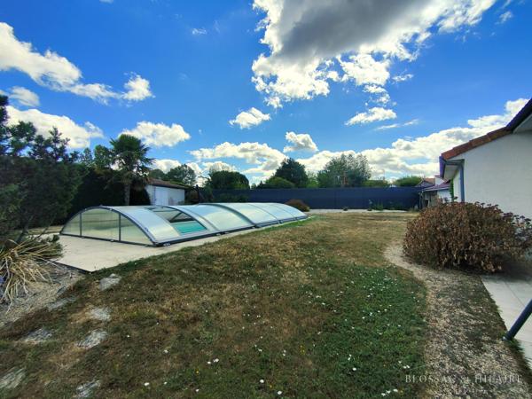 Maison 5 pièces de 187m² sur parcelle de 2065m² avec piscine, garages et boulodrome