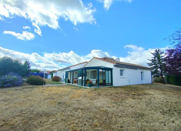 Maison 5 pièces de 187m² sur parcelle de 2065m² avec piscine, garages et boulodrome