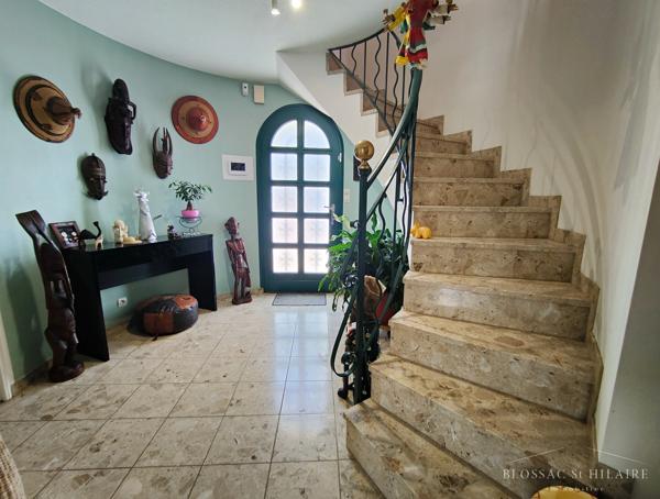 Maison 5 pièces de 187m² sur parcelle de 2065m² avec piscine, garages et boulodrome