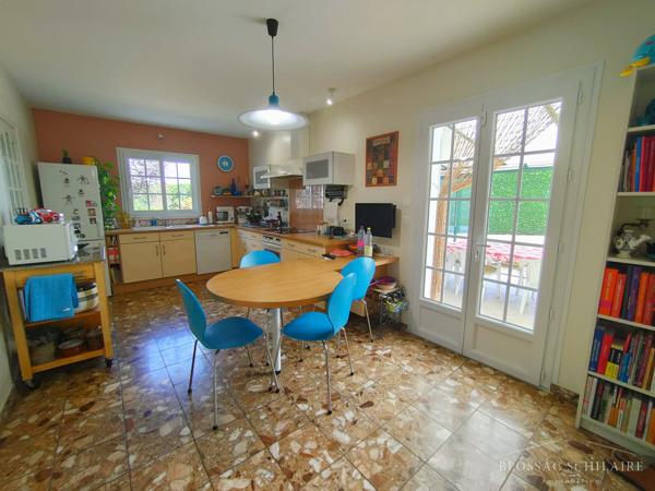 Maison 5 pièces de 187m² sur parcelle de 2065m² avec piscine, garages et boulodrome
