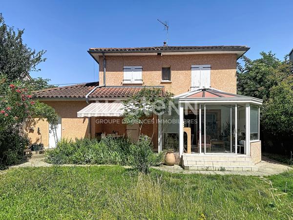 Maison familiale individuelle avec type 5 pièces avec 4 chambres Véranda et garage-- 69500 BRON