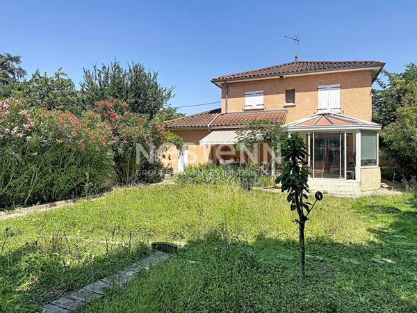 Maison familiale individuelle avec type 5 pièces avec 4 chambres Véranda et garage-- 69500 BRON