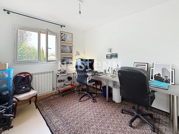 Maison familiale individuelle avec type 5 pièces avec 4 chambres Véranda et garage-- 69500 BRON