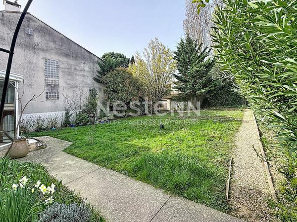 Maison familiale individuelle avec type 5 pièces avec 4 chambres Véranda et garage-- 69500 BRON