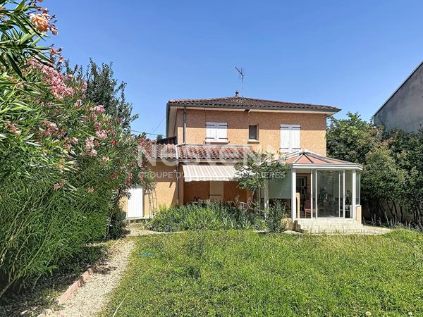 Maison familiale individuelle avec type 5 pièces avec 4 chambres Véranda et garage-- 69500 BRON