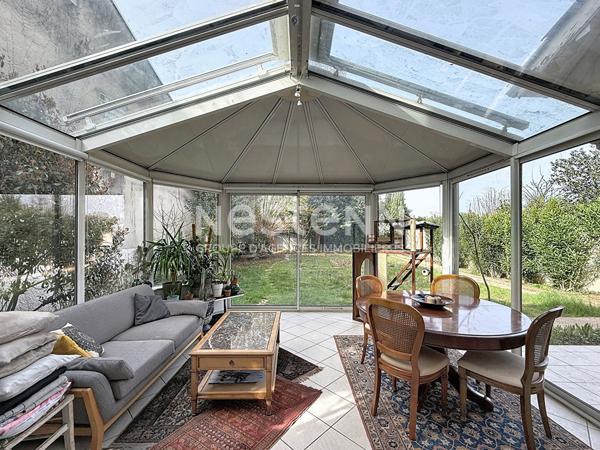 Maison familiale individuelle avec type 5 pièces avec 4 chambres Véranda et garage-- 69500 BRON
