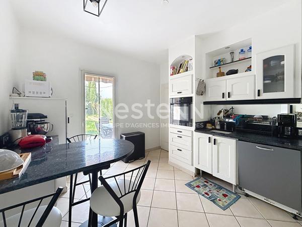 Maison familiale individuelle avec type 5 pièces avec 4 chambres Véranda et garage-- 69500 BRON