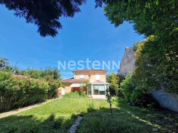 Maison familiale individuelle avec type 5 pièces avec 4 chambres Véranda et garage-- 69500 BRON