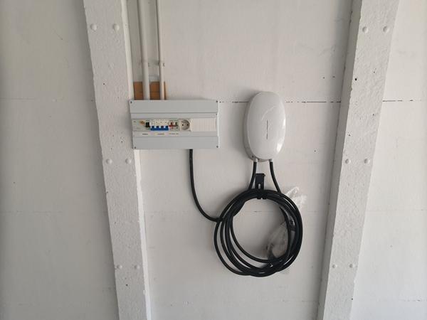 Ensemble de garages rénovés et electrifiés sur Pont De Cheruy
