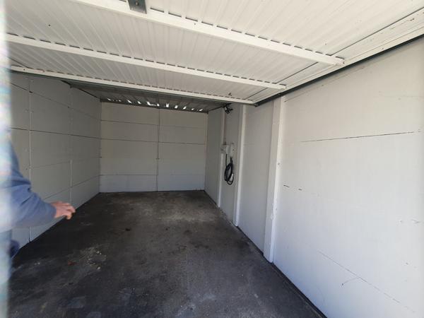 Ensemble de garages rénovés et electrifiés sur Pont De Cheruy