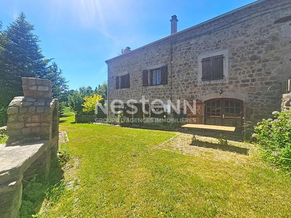 EXCLUSIVITE ! Hameau de GRAZAC ! Bâtisse en pierre  offrant 2 habitations sur 1200 m2 de terrain
