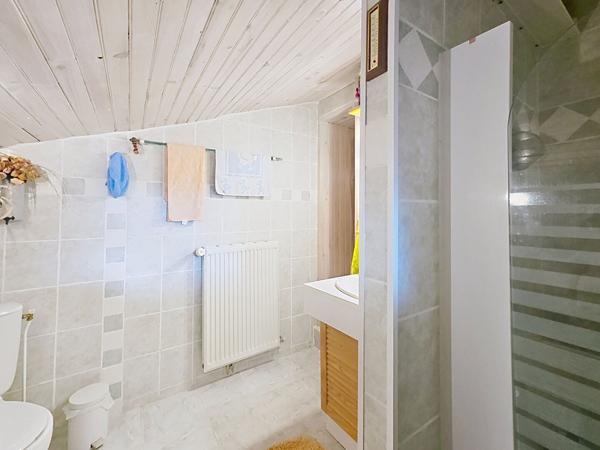 EXCLUSIVITE ! Hameau de GRAZAC ! Bâtisse en pierre  offrant 2 habitations sur 1200 m2 de terrain