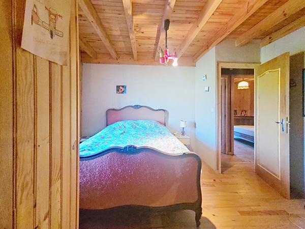 EXCLUSIVITE ! Hameau de GRAZAC ! Bâtisse en pierre  offrant 2 habitations sur 1200 m2 de terrain