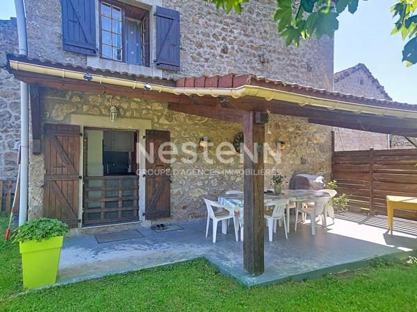 EXCLUSIVITE ! Hameau de GRAZAC ! Bâtisse en pierre  offrant 2 habitations sur 1200 m2 de terrain