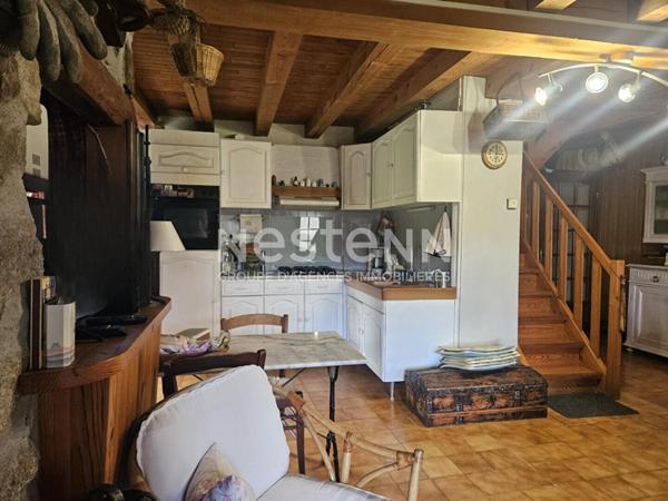 EXCLUSIVITE ! Hameau de GRAZAC ! Bâtisse en pierre  offrant 2 habitations sur 1200 m2 de terrain