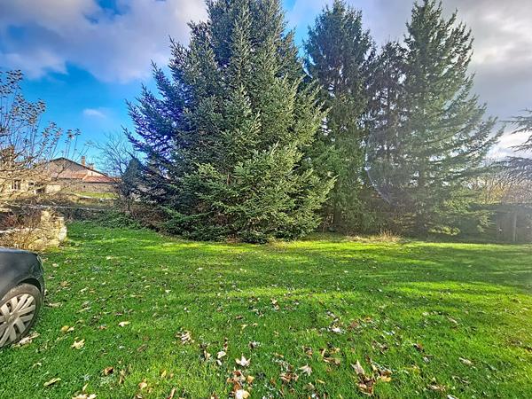 EXCLUSIVITE ! Hameau de GRAZAC ! Bâtisse en pierre  offrant 2 habitations sur 1200 m2 de terrain