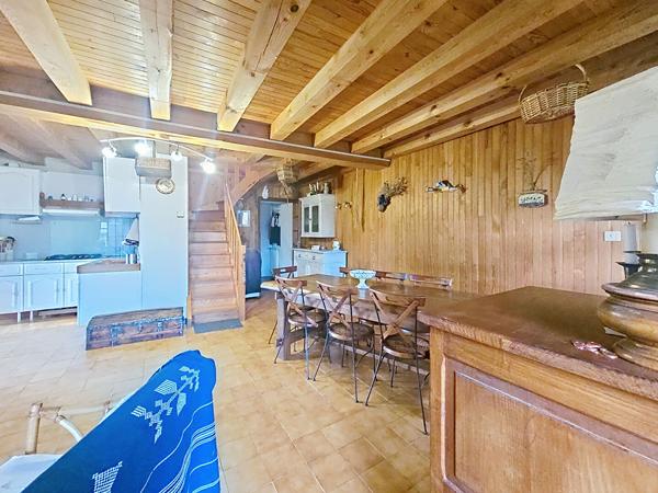 EXCLUSIVITE ! Hameau de GRAZAC ! Bâtisse en pierre  offrant 2 habitations sur 1200 m2 de terrain
