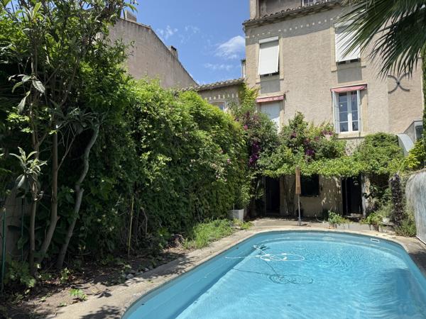 MAISON BOUREGOISE AVEC JARDIN ET PISCINE QUARTIER PALAIS