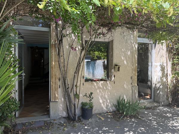 MAISON BOUREGOISE AVEC JARDIN ET PISCINE QUARTIER PALAIS