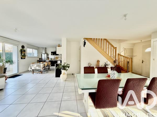 Maison à vendre 7 pièces 126 m² L'Huisserie