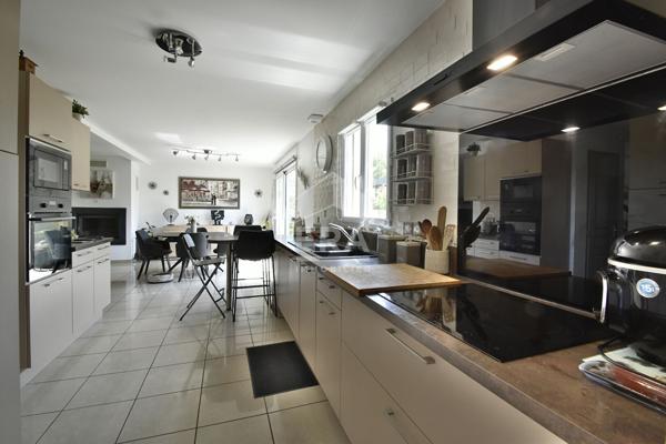 Maison d'Exception à Gambais - 6 Pièces, 147,84 m², Terrain 1099 m²