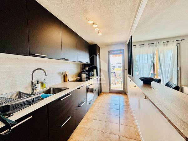 Proche mer T3 traversant avec grande terrasse