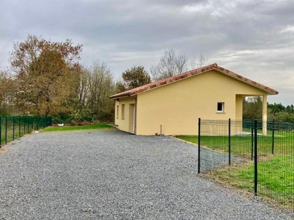 VILLA NEUVE PLAIN PIED AVEC GARAGE ET JARDIN CLOS