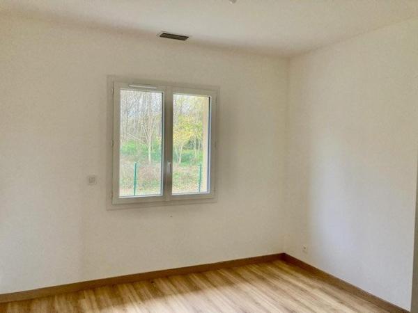 VILLA NEUVE PLAIN PIED AVEC GARAGE ET JARDIN CLOS