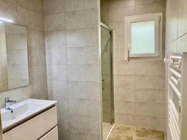 VILLA NEUVE PLAIN PIED AVEC GARAGE ET JARDIN CLOS