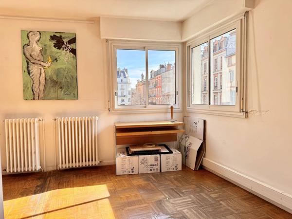 Appartement ou Bureau T3 de 74 m2 Place des Carmes (ascenseur + balcon)