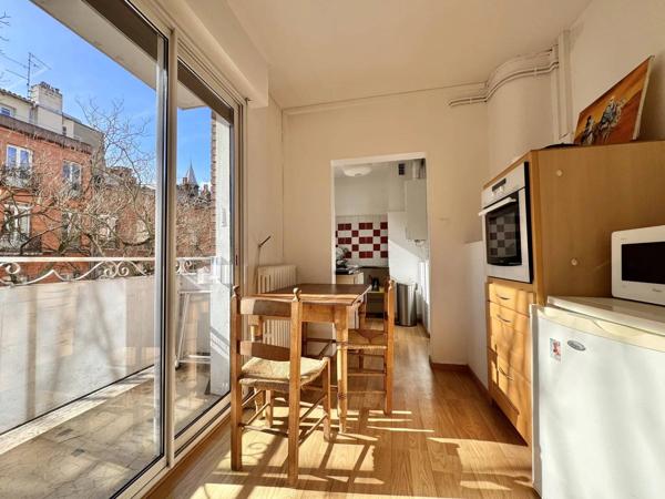 Appartement ou Bureau T3 de 74 m2 Place des Carmes (ascenseur + balcon)