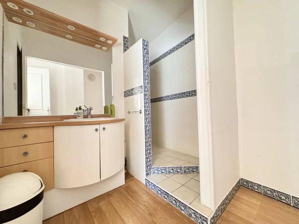 Appartement ou Bureau T3 de 74 m2 Place des Carmes (ascenseur + balcon)
