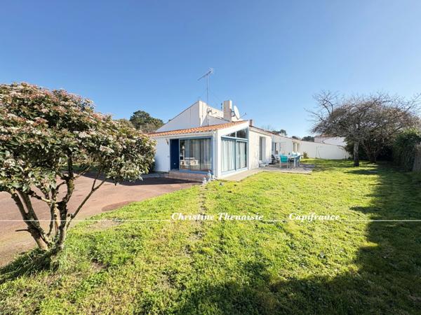 Maison de charme à vendre Plain-pied, 4 chambres, Grand garage, Studio à aménager, 2 entrées sur 1200 m2 de terrain, SAINT HILAIRE DE RIEZ (85)