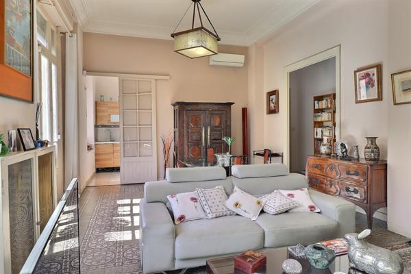 Marseille (13005) CAMAS---Grand T3 95m²---2 salles de bains---2 WC---place de parking