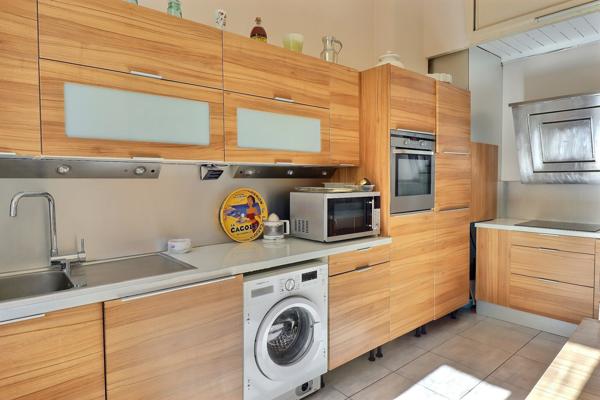 Marseille (13005) CAMAS---Grand T3 95m²---2 salles de bains---2 WC---place de parking