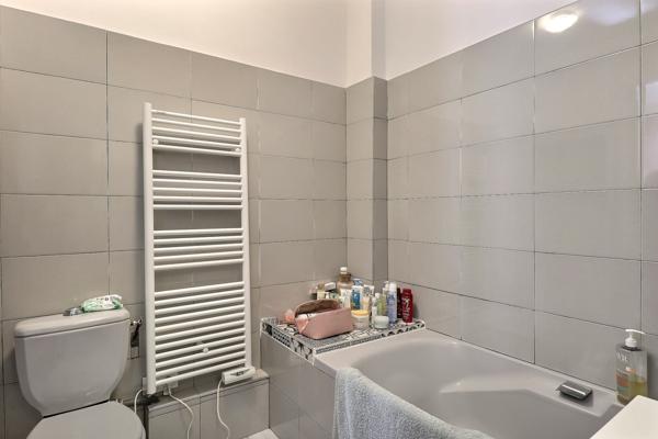 Marseille (13005) CAMAS---Grand T3 95m²---2 salles de bains---2 WC---place de parking
