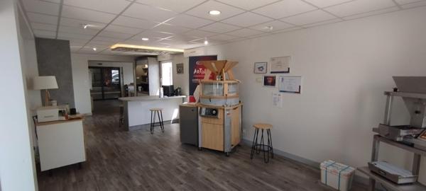 Batiment industriel de 1950 m2  Saint-Donat-Sur-L'Herbasse