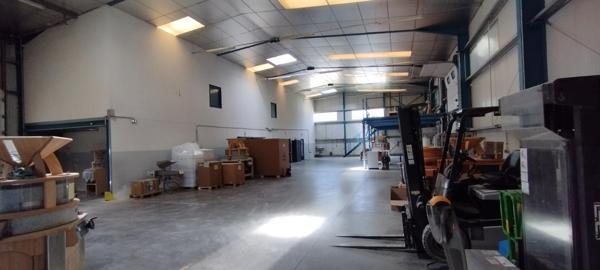 Batiment industriel de 1950 m2  Saint-Donat-Sur-L'Herbasse