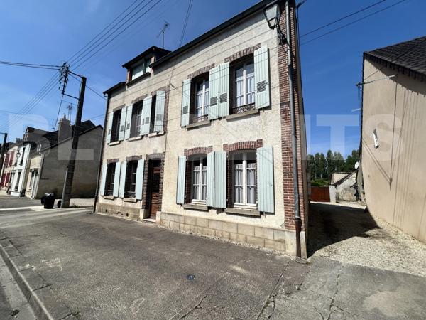Charmante maison de ville 210m²  avec dépendance et grand jardin Brinon-sur-Armançon