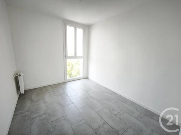 Appartement à vendre  4 pièces - 65,42 m 2   MARIGNANE  - 13