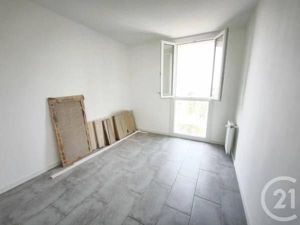 Appartement à vendre  4 pièces - 65,42 m 2   MARIGNANE  - 13