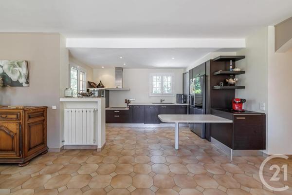 Maison à vendre  5 pièces - 217 m 2   CONTES  - 06