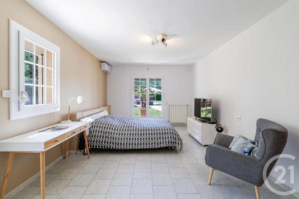 Maison à vendre  5 pièces - 217 m 2   CONTES  - 06